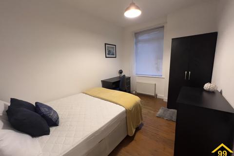 5 bedroom terraced house to rent, Baileys Road, Southsea, Hampshire, PO5