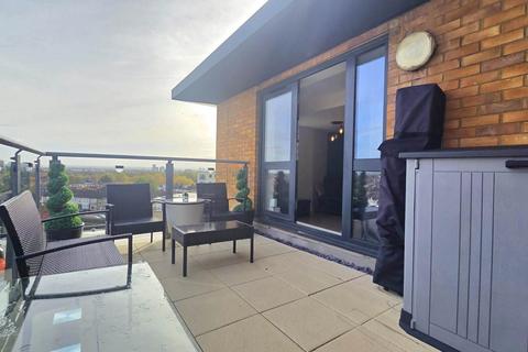 2 bedroom flat for sale, Parham Drive, Gants Hill, IG2