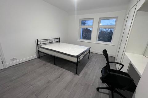 undefined, Greenford Road, Greenford, Greater London, UB6