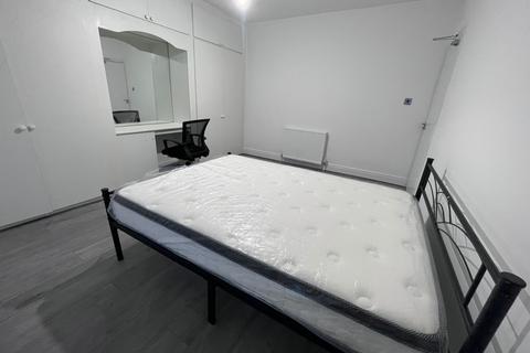 undefined, Greenford Road, Greenford, Greater London, UB6