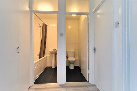 3 bedroom maisonette for sale, Phipps Bridge Road, Mitcham, CR4
