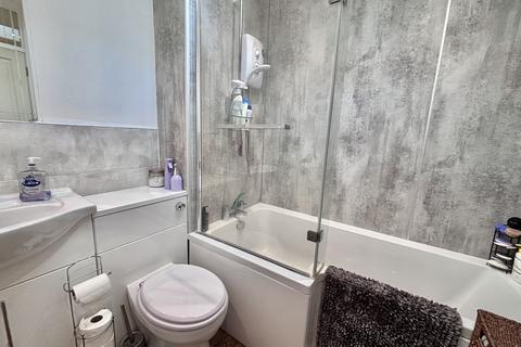 2 bedroom flat for sale, Blaby, Leicester LE8
