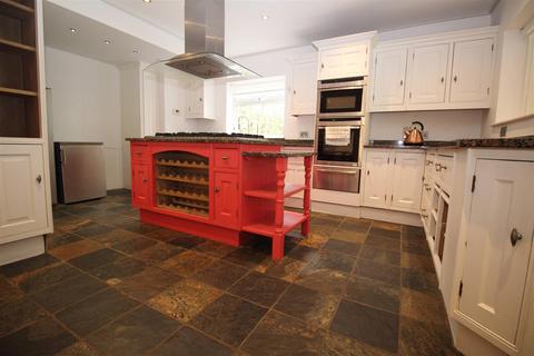 5 bedroom detached house for sale, Turners Hill Road, Crawley
