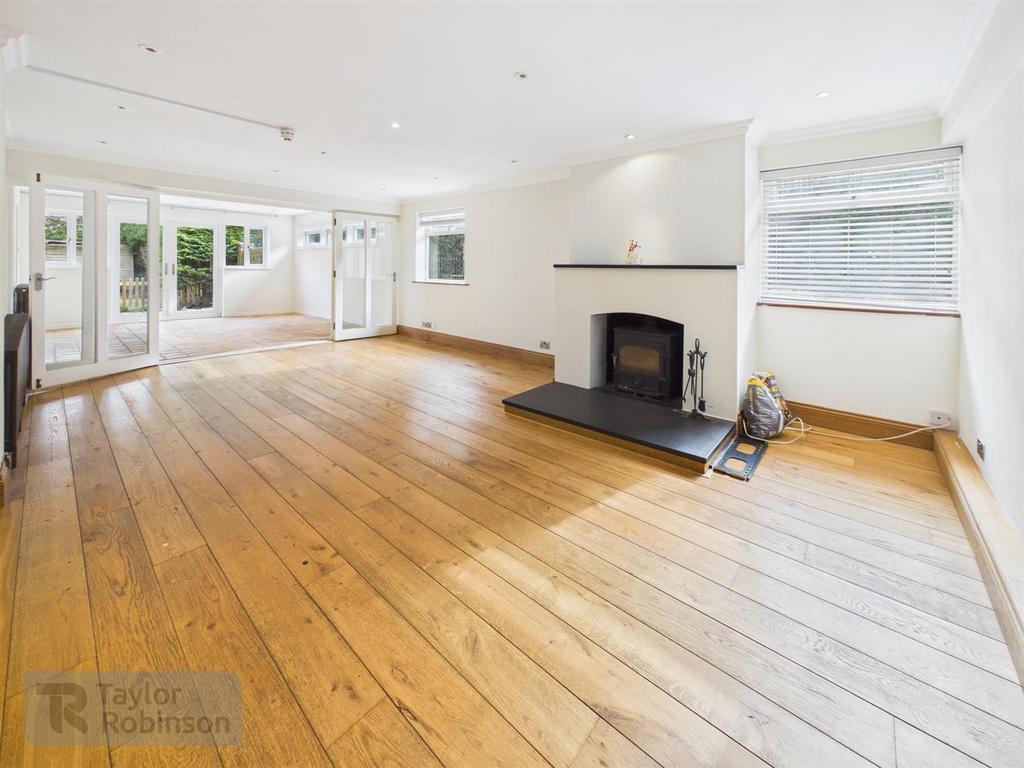 CAM02600 G0-PR0665-STILL016.jpg
