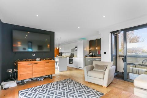 2 bedroom flat to rent, The Upper Drive, The Point, BN3