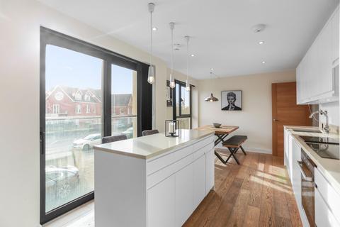 2 bedroom flat to rent, The Upper Drive, The Point, BN3
