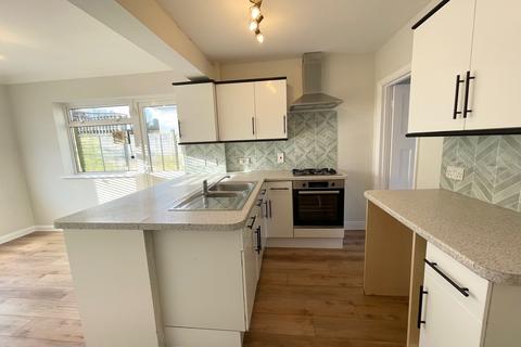 3 bedroom semi-detached house to rent, Rattle Road, Westham BN24