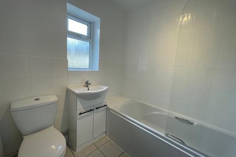 3 bedroom semi-detached house to rent, Rattle Road, Westham BN24