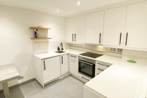 1 bedroom ground floor flat to rent, Trinity Road, London SW17