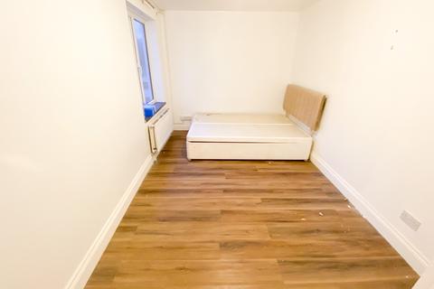 1 bedroom ground floor flat to rent, Trinity Road, London SW17