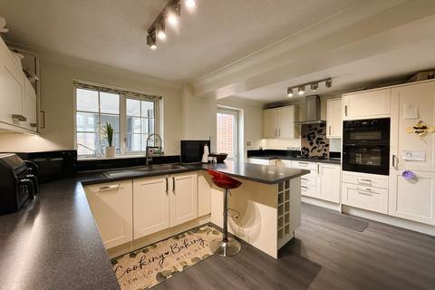 4 bedroom semi-detached house for sale, Derwent Avenue, Biggleswade, SG18