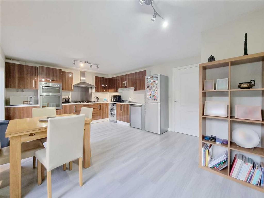 Dining Kitchen: