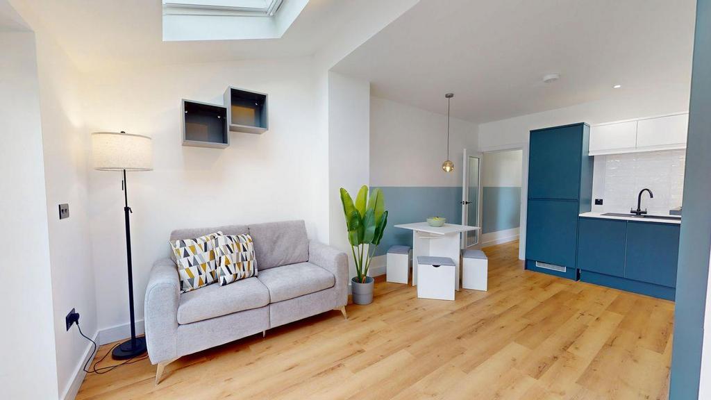 Flat 2 80 monthermer 5.jpg