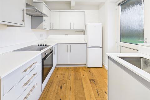 2 bedroom apartment to rent, Clifden Court, Twickenham
