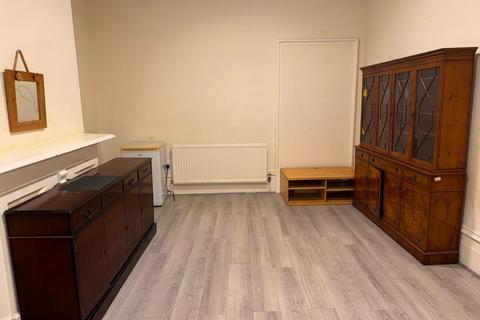 2 bedroom flat to rent, High Street North, Dunstable LU6