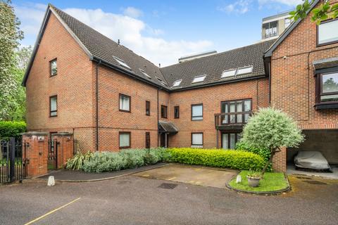 Moormede Crescent, Staines TW18