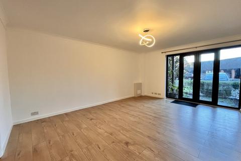 2 bedroom flat to rent, Moormede Crescent, Staines TW18