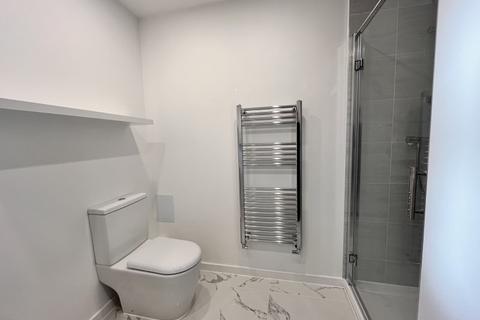 2 bedroom flat to rent, Moormede Crescent, Staines TW18
