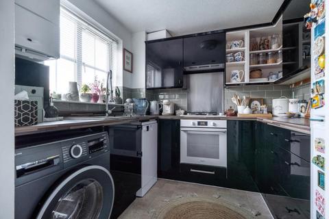 2 bedroom terraced house to rent, Goldcrest Way,  Bicester,  OX26