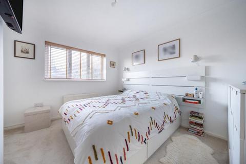 2 bedroom terraced house to rent, Goldcrest Way,  Bicester,  OX26