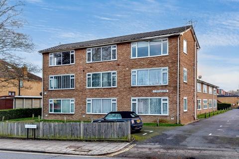 1 bedroom flat for sale, Second Floor Flat, 19 Salliesfield, 51 Kneller Road, Kneller Road, Twickenham, Middlesex, TW2 7DQ
