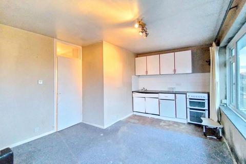 1 bedroom flat for sale, Second Floor Flat, 19 Salliesfield, 51 Kneller Road, Kneller Road, Twickenham, Middlesex, TW2 7DQ