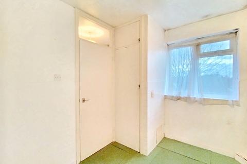 1 bedroom flat for sale, Second Floor Flat, 19 Salliesfield, 51 Kneller Road, Kneller Road, Twickenham, Middlesex, TW2 7DQ