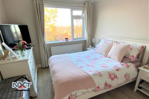 2 bedroom flat for sale, Castle Avenue, Highams Park, E4