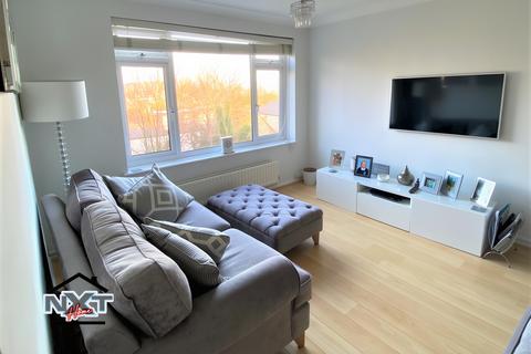 2 bedroom flat for sale, Castle Avenue, Highams Park, E4