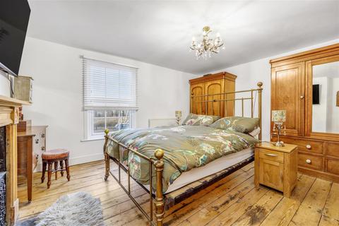 undefined, London Road, Boston