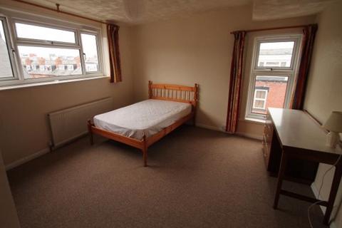 4 bedroom house to rent, Kelsall Road, Leeds LS6