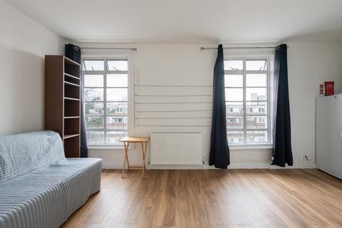 Studio to rent, Southampton Road, London, NW5
