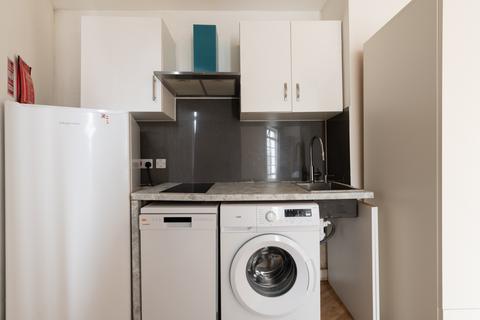 Studio to rent, Southampton Road, London, NW5