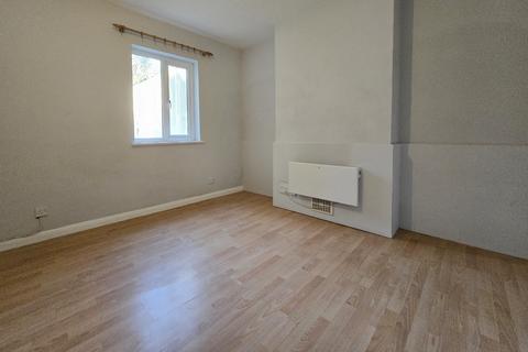 3 bedroom terraced house to rent, Tolworth Road, Surbiton KT6