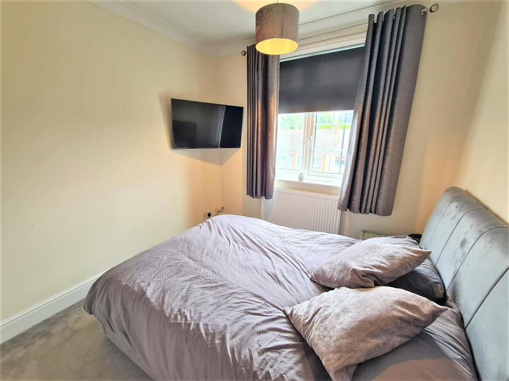 Bedroom 1 Pic 2