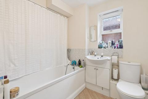 2 bedroom flat for sale, London Road, High Wycombe HP10