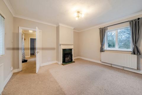 2 bedroom bungalow to rent, Reading Road South, Fleet GU52