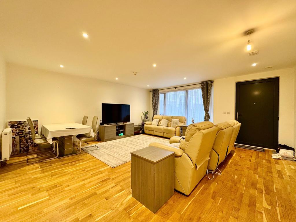 Open plan lounge/dining area