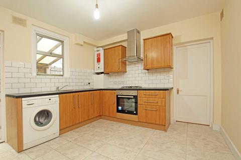 3 bedroom flat to rent, Montague Road, Hounslow TW3