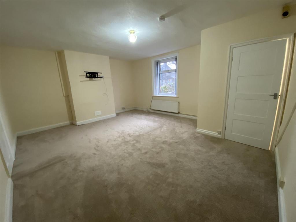 LOUNGE 2.jpg