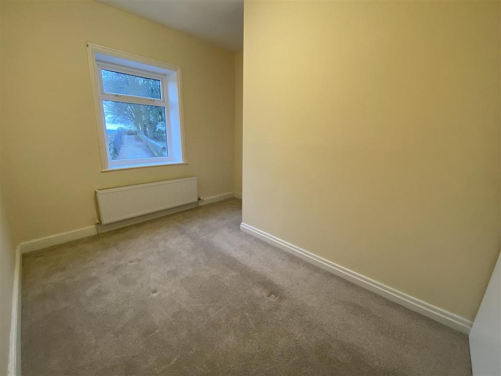 SMALL BEDROOM.jpg