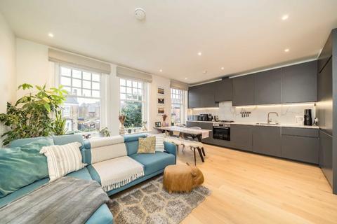 2 bedroom flat for sale, Bournevale Road, London SW16