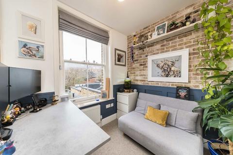 2 bedroom flat for sale, Bournevale Road, London SW16