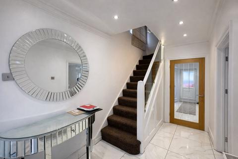 3 bedroom semi-detached house to rent, Arnison Avenue,