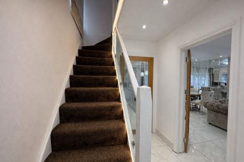 3 bedroom semi-detached house to rent, Arnison Avenue,