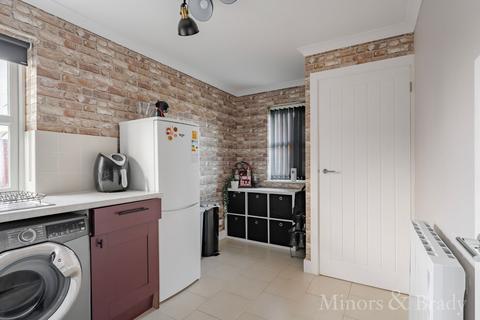 2 bedroom end of terrace house to rent, Waxham Road, Sea Palling