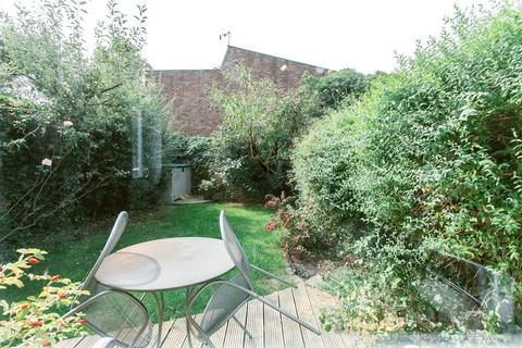 2 bedroom flat for sale, Victoria Road, Stroud Green