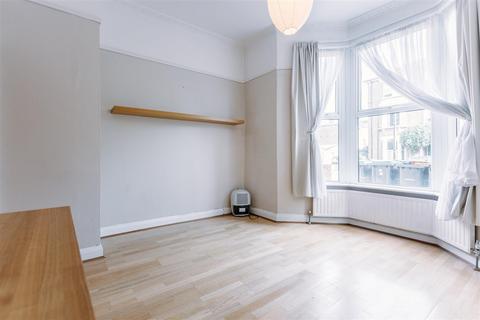 2 bedroom flat for sale, Victoria Road, Stroud Green