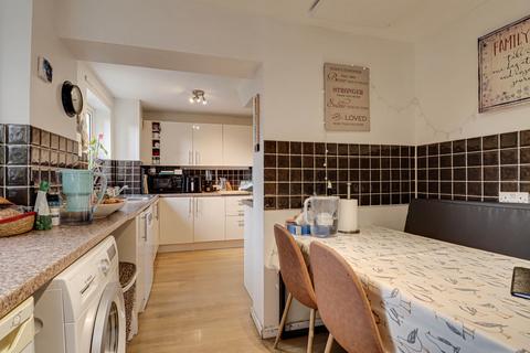 4 bedroom semi-detached house for sale, Broadstone Road, Harpenden, Hertfordshire, AL5