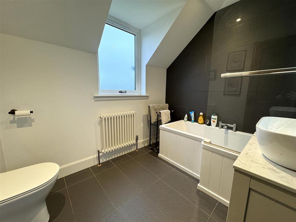 Bathroom 2.jpg